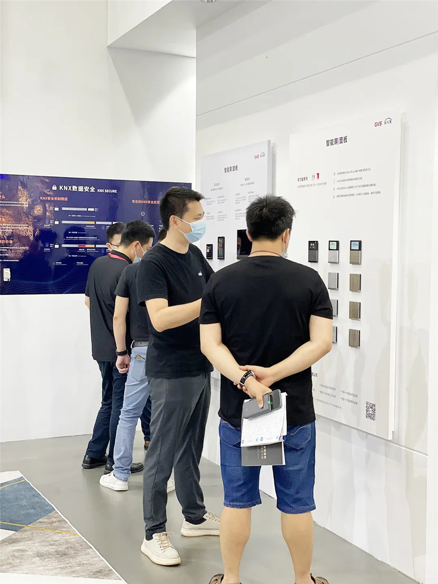 GVS于2022年全新發(fā)布的華爾茲系列智能語(yǔ)音面板、高級(jí)版M+O融合網(wǎng)關(guān)